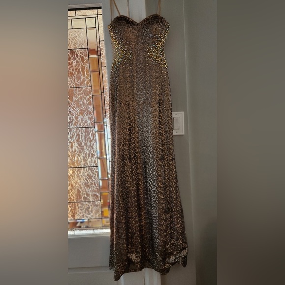 La Femme gown in bronze/gold - Picture 5 of 14